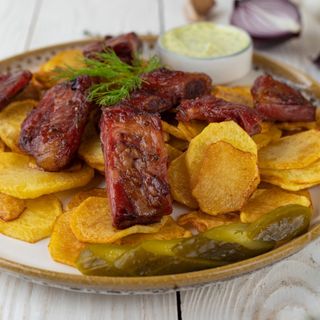 Пательня з реберцями копченими