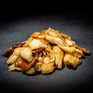 Pollo con bambù e funghi