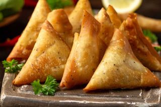 Samosa de Legumes (1 peca) vegetable samosa 1 p