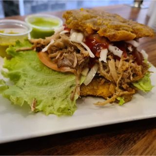 Patacón Carne Mechada