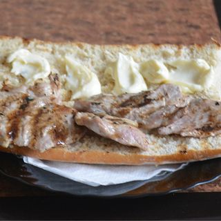 Bocadillo De Secreto De Cerdo Con Alioli (Pequeño)