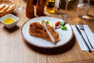 Schnitzel de pui cu cartofi piure