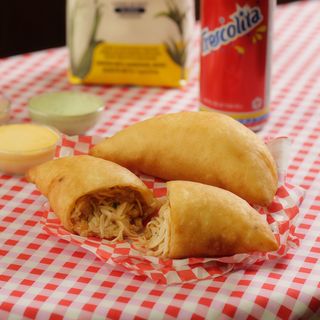 Empanada De Pollo Desmechado (1 Ud.)