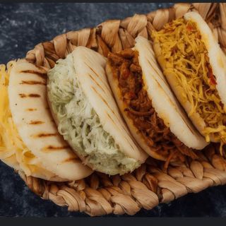 Arepas de carne mechada