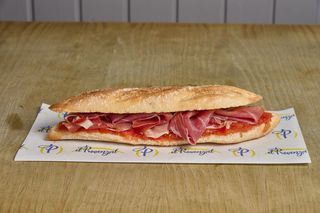 Bocata de jamón serrano con tomate