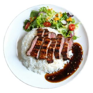 Carne De Cerdo Encebollado Con Arroz Y Ensalada