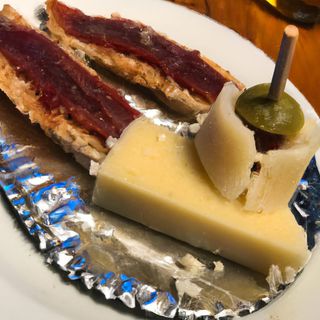 Montado Queso Y Anchoas