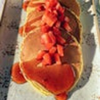 Pancake fragola e sciroppo d'acero