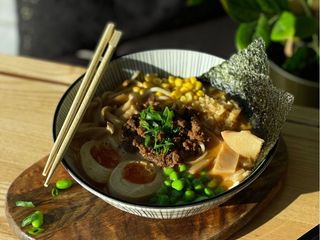 Ramen tantanmen z wołowiną