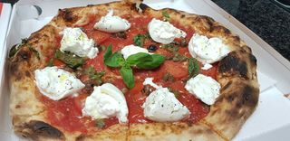 Burrata capperi e olive taggiasche