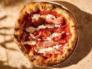 Pizza Stracciatella Di Burrata Y Speck (33 Cm.)
