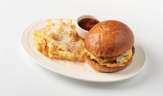 Чизбургер из телятины с картофелем фри*