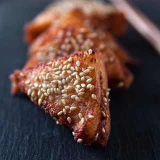 Toast di gamberi e sesamo croccante