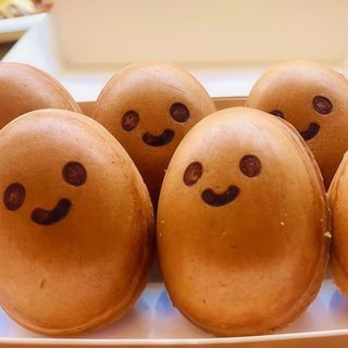 4 Smiling eggs