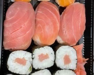 Sushi De Atún Y Salmón (6 Pzas.)