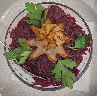 Salată de sfeclă roșie cu hrean