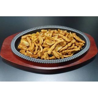 Porco desfiado com alho na chapa quente