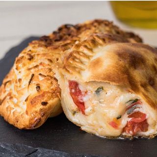 Empanada caprese 