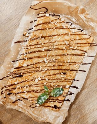 Млинець з бананом, шоколадом та горіхами (260г)