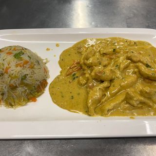 Straccetti di pollo al curry con riso basmati
