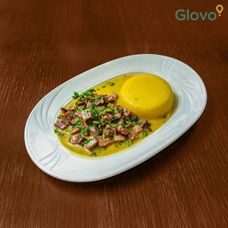 Pastrama de curcan cu mamaliguta