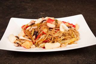 Noodles cu fructe de mare