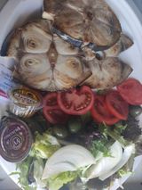 Emperador A La Plancha Con Ensalada