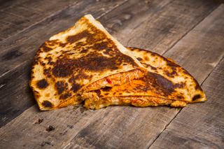 Кесадия с пилешко (300г)