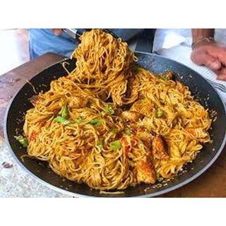 Chilly Garlic Noodle With Chicken