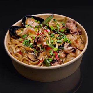 Вок с морепродуктами 