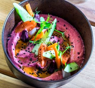 Hummus de remolacha con crudites