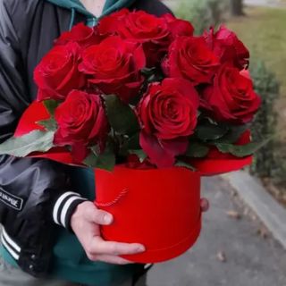 Flower box róża czerwona rozmiar L