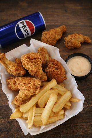 COMBO Mare Aripioare Pui & Cartofi & Bautura