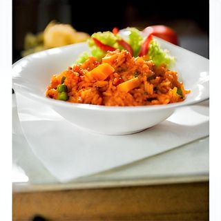 Porcija pirinča sa povrćem