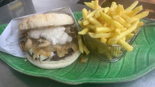 Hamburguesa La Barbie + patatas fritas