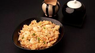 ბრინჯი კრევეტით ჯეკის სოუსში.