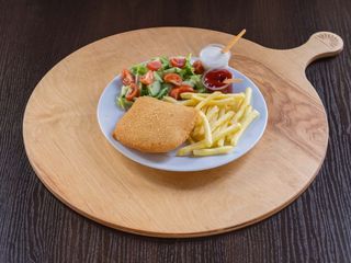 Zestaw kotlet serowy + frytki 100g + sałatka