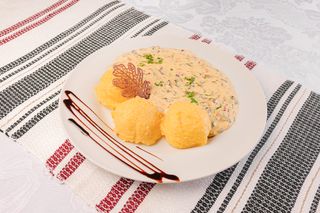 Hribi cu smântână și mămăliguță