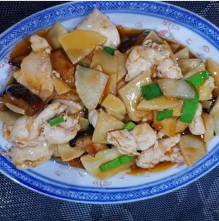 Galinha com Bambu e Cogumelo Chinês