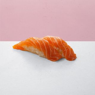 1. Nigiri salmón (2 uds.)