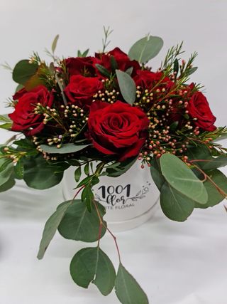 Caixa de Rosas com Eucalipto