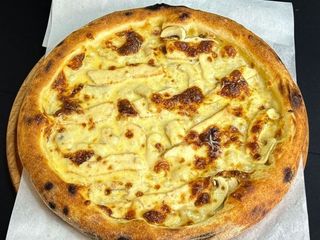 Піца з куркою та грибами