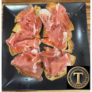 Tosta de jamón gran reserva tomate rallado y AOVE