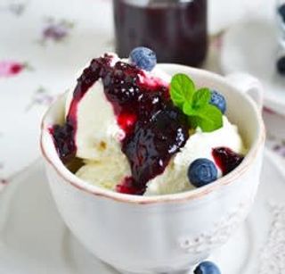 Цедено мляко със ладко от боровинки (150г)