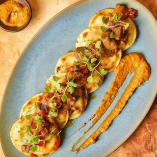 Óvalo De Brandada De Bacalao Con Caponata Y Romesco