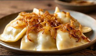Pierogi ruskie 24 szt. okraszone cebulką