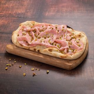 Pinsa mortadella pistacchio & mozzarella della Duchessa