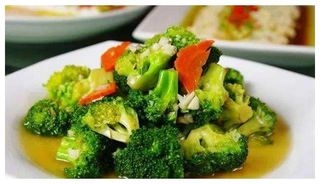 Brokuły w sosie czosnkowym﻿