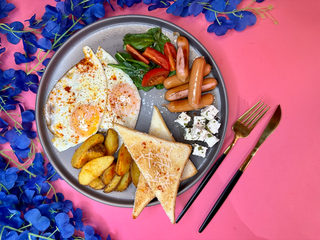 Яєчня з віденськими сосисками та картоплею 350г