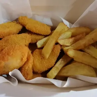 Plato infantil nuggets (4 uds.) y patatas fritas